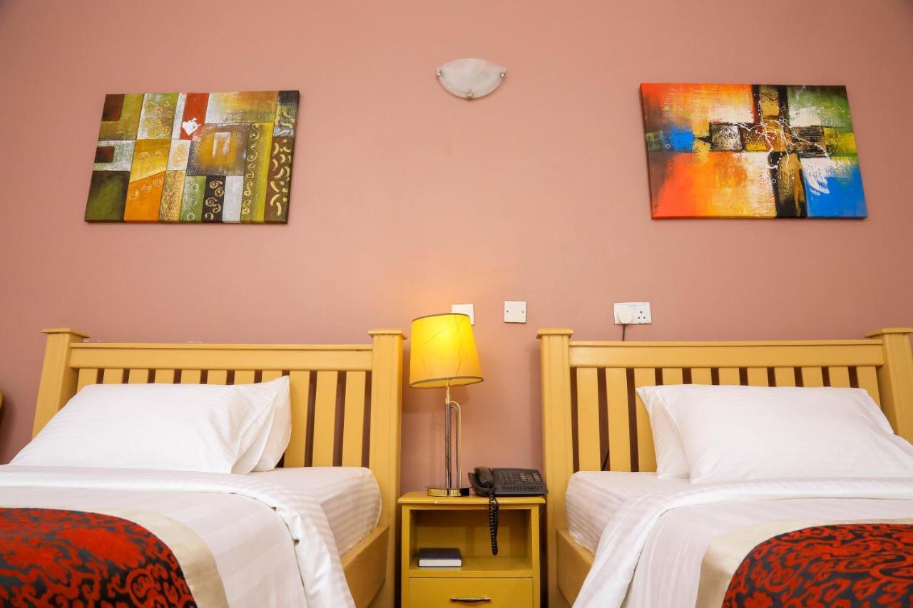 Hotel 7 Seasons Entebbe Esterno foto